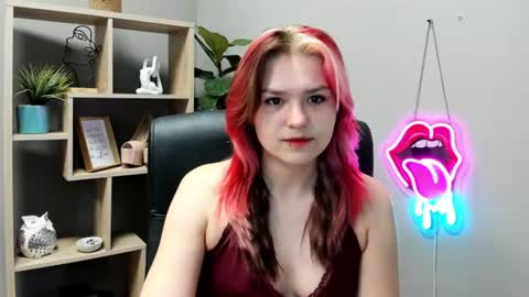 Snapshot of lilysweetxo chatting on 06-15-26, 06:48 Lily online show from 06-15-26, 06:48