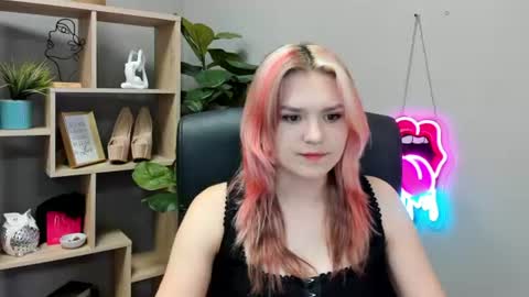 Snapshot of lilysweetxo chatting on 06-26-26, 07:13 Lily online show from 06-26-26, 07:13