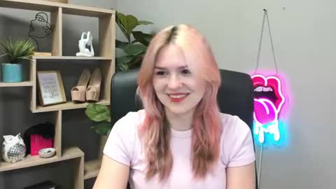 Snapshot of lilysweetxo chatting on 06-30-26, 06:36 Lily online show from 06-30-26, 06:36