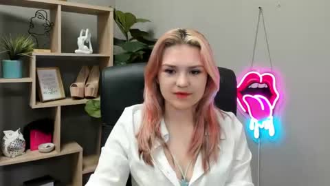 Snapshot of lilysweetxo chatting on 07-03-26, 06:53 Lily online show from 07-03-26, 06:53