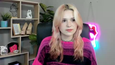 Snapshot of lilysweetxo chatting on 07-05-26, 01:29 Lily online show from 07-05-26, 01:29