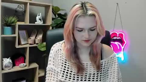 Snapshot of lilysweetxo chatting on 07-07-26, 08:40 Lily online show from 07-07-26, 08:40