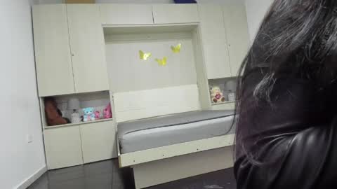 lilywhitee1 online show from 06-06-26, 04:06
