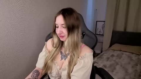 Lilly Lark online show from 05-05-26, 01:13