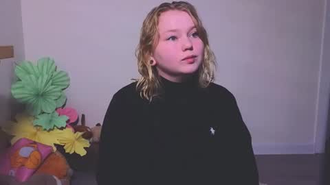 Snapshot of lime_cat chatting on 10-09-25, 01:03 lime cat online show from 10-09-25, 01:03