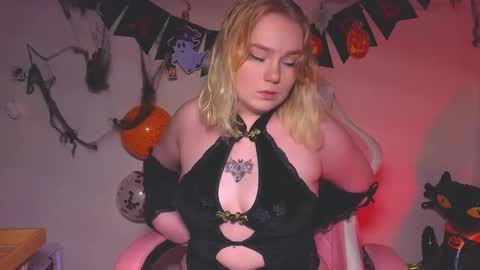 Snapshot of lime_cat chatting on 10-30-25, 01:18 lime cat online show from 10-30-25, 01:18