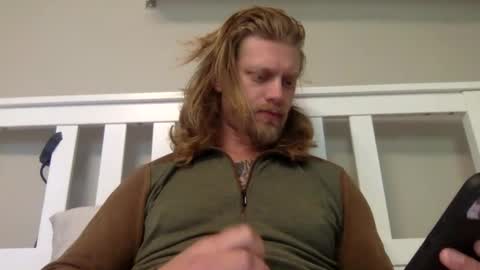 Snapshot of limitlesschris chatting on 10-27-25, 01:37 Chris online show from 10-27-25, 01:37