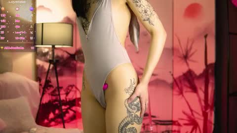 Lin Use menu to play with me  online show from 02-15-25, 01:38