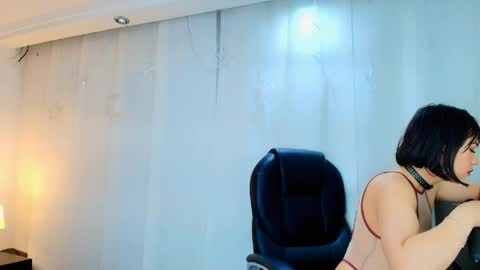 Snapshot of lina_bedoya chatting on 05-12-26, 11:40 Lina Bedoya online show from 05-12-26, 11:40