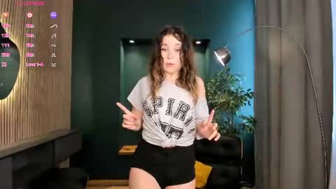 LIna online show from 06-15-26, 06:37