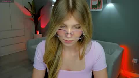 Lina online show from 12-15-25, 01:59