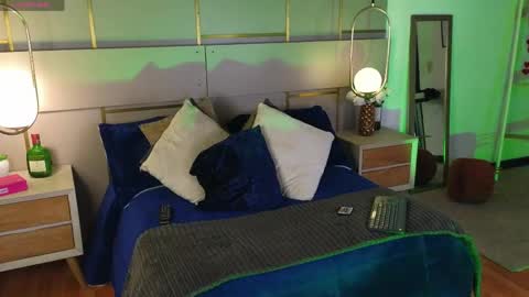 Lina online show from 04-22-26, 07:15