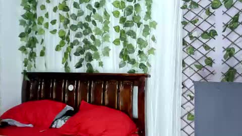 paola online show from 06-11-26, 12:32