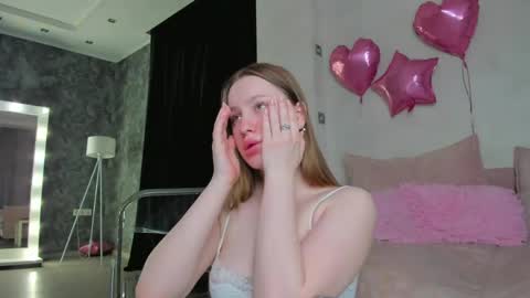 Lina online show from 05-28-26, 01:47