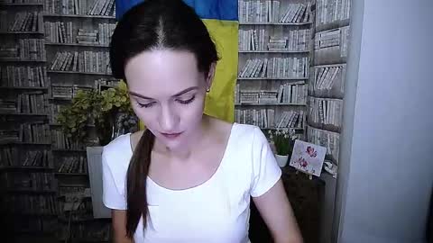 Lina online show from 11-11-25, 09:09