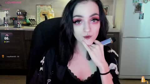 Lina 3  1715622743 online show from 09-18-25, 07:21