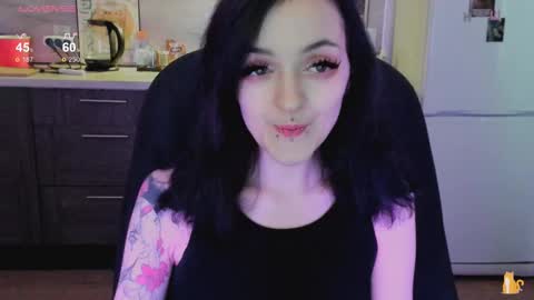 Lina 3  1715622743 online show from 10-06-25, 07:28