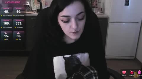 Lina 3  1715622743 online show from 11-17-25, 07:47