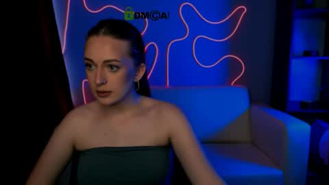 Snapshot of linaa_dolly chatting on 05-26-26, 02:13 linaa_dolly online show from 05-26-26, 02:13