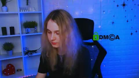 Snapshot of linaa_dolly chatting on 06-08-26, 01:33 linaa_dolly online show from 06-08-26, 01:33