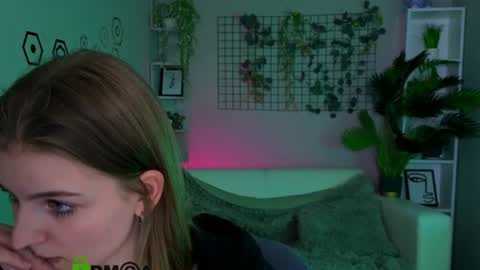 Snapshot of linaa_dolly chatting on 06-09-26, 01:45 linaa_dolly online show from 06-09-26, 01:45