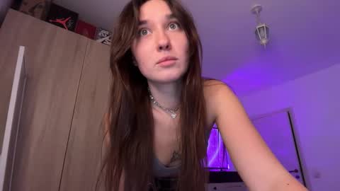 Snapshot of linabbb chatting on 10-25-25, 05:19 Lina online show from 10-25-25, 05:19