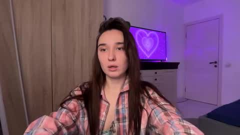 Snapshot of linabbb chatting on 10-28-25, 05:04 Lina online show from 10-28-25, 05:04