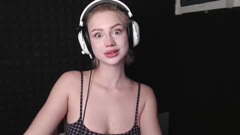 linacute52 online show from 11-09-25, 11:47