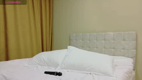 Snapshot of linajill chatting on 11-19-25, 02:33 Anna online show from 11-19-25, 02:33