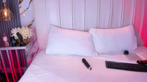 linakatelles online show from 03-18-26, 06:22