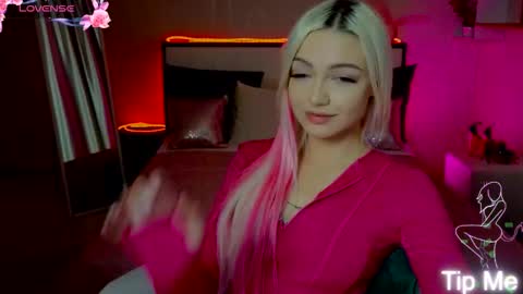 I am Lina online show from 11-16-25, 02:33