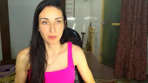 LinaLivee online show from 11-28-25, 07:38