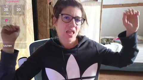 Lina online show from 02-11-25, 10:26