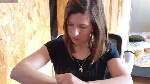 Lina online show from 03-01-25, 10:13