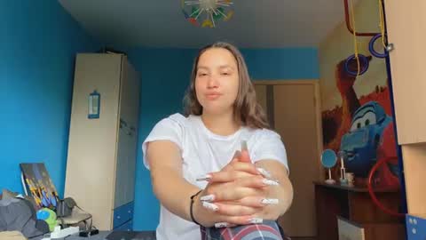 Elin online show from 06-19-26, 07:34