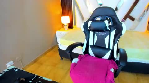  Linda  online show from 11-01-25, 05:59