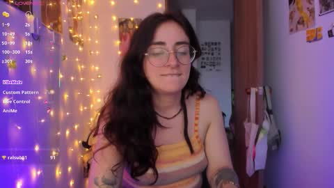 Giggles  online show from 11-05-25, 10:32