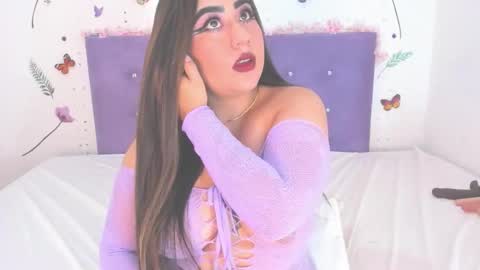 Snapshot of linda_jay_ chatting on 10-15-25, 12:27 Linda  online show from 10-15-25, 12:27