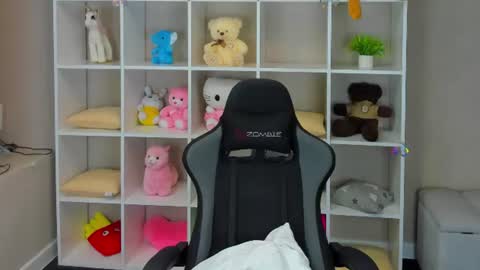 Linda online show from 07-28-26, 03:21