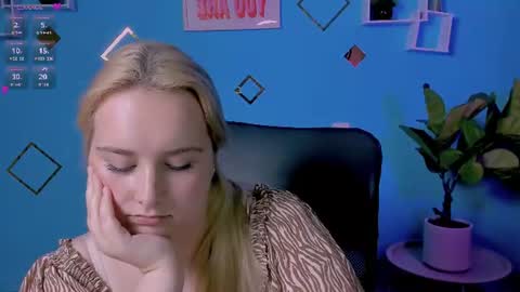 Snapshot of linda_lynx chatting on 07-20-26, 10:39 linda_lynx online show from 07-20-26, 10:39