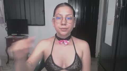 Snapshot of linda_naomi chatting on 04-15-26, 11:49 naomi online show from 04-15-26, 11:49