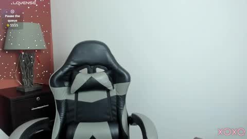 L I N D A online show from 02-12-26, 08:48