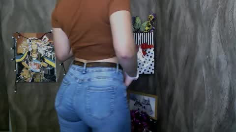 Snapshot of linda_s_ chatting on 10-07-25, 11:29 Linda online show from 10-07-25, 11:29