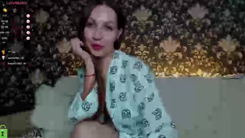 Snapshot of linda_swan chatting on 03-05-25, 02:23 Linda online show from 03-05-25, 02:23