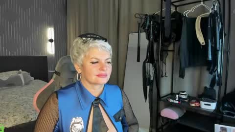 Linda Zefir online show from 04-17-26, 01:41