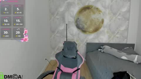Linda Zefir online show from 06-06-26, 01:43
