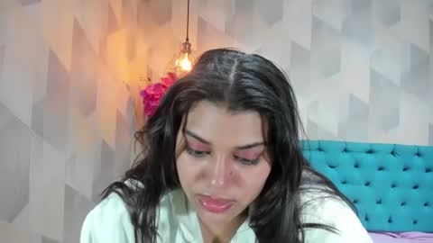 Snapshot of lindabreexlove chatting on 06-11-26, 06:28 online show from 06-11-26, 06:28