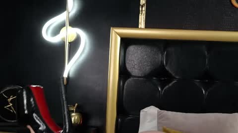 Snapshot of lindabryns chatting on 04-25-26, 03:53 Linda online show from 04-25-26, 03:53