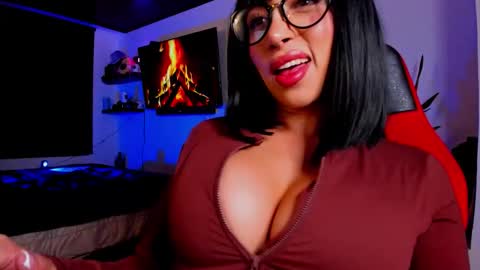 Snapshot of lindacherie chatting on 11-12-25, 01:17 Linda online show from 11-12-25, 01:17