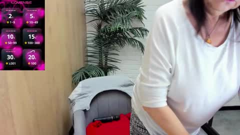 Snapshot of lindahottie chatting on 11-26-25, 05:30 Linda online show from 11-26-25, 05:30